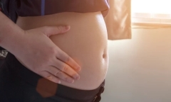 Nữ du học sinh về nhà với bụng phình to bất thường, kết quả siêu âm tiết lộ điều gây sốc