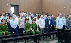 Xét xử Cựu Thứ trưởng Hoàng Văn Thắng: Nữ kế toán bật khóc nức nở, mong có cơ hội được lo cho con