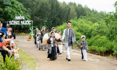 NTK Nhật Thực làm show thời trang Miền Sông Nước tại Hậu Lộc