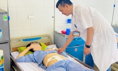 Thụt tháo, “detox” đại tràng tại nhà bằng nước chanh muối người phụ nữ gặp nguy