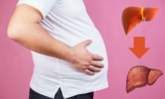 Clip: Người phụ nữ bất ngờ trèo ra cửa sổ căn hộ, hàng xóm hoang mang tột độ