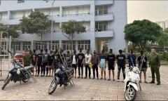 Bắt khẩn cấp nhóm