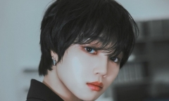 Nam ca sĩ điển trai sốc vì bất ngờ bị fan nữ hâm mộ quấy rối, vội vã rời khỏi hiện trường