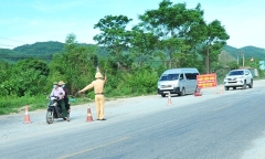 Nữ tài xế bị phạt 7,5 triệu đồng vì chở người về từ vùng dịch