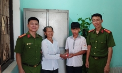 Nhặt được 2 nhẫn vàng, nam sinh lớp 7 có hành động đẹp