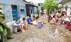 An Giang: Triệt phá nhóm người tụ tập đánh bạc, ném tiền khi thấy công an
