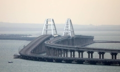 Ukraine dọa đánh sập đánh sập cây cầu chiến lược nối Nga - Crimea