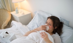 Căn bệnh nhiều người sợ khi vào giao mùa, nằm điều hòa: BS chỉ cách phòng tránh