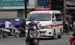 Vượt đèn đỏ để nhường đường cho xe cứu thương, có bị xử phạt không?