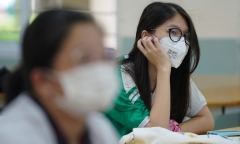Bị cận thị có được thi tuyển vào trường quân đội không?