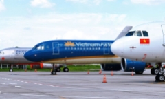 Quốc hội áp giá trần vé máy bay, sách giáo khoa