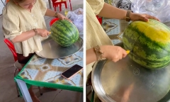 Hào hứng bổ quả dưa nặng 10kg, cô gái 