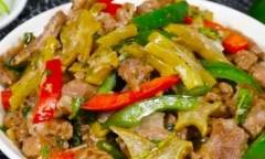 Thịt lợn xào khế hấp dẫn khiến ai cũng mê mẩn