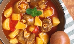 Cách làm đuôi bò hầm rượu vang ngon không kém ngoài tiệm