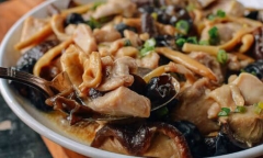 Cách làm món gà xào nấm hương thơm ngon trẻ già đều thích