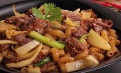 Cách làm nui xào thịt bò ngon miệng cho những ngày chán cơm