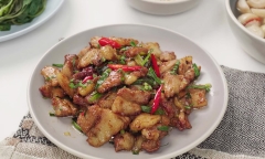Cách làm thịt rang cháy cạnh đơn giản mà đưa cơm xuất sắc