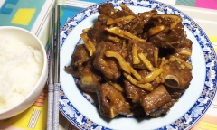 Lưu ngay công thức sườn kho gừng cay nồng, chồng khó tính đến mấy cũng phải mê