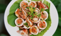 Đi làm vừa đói vừa mệt, thấy cơm nhà có món mực nhồi thịt sốt me tỉnh táo ngay tức thì
