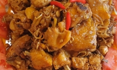 Trời lạnh thấy mâm cơm có món gà kho ngũ vị ai cũng muốn vào bàn ăn ngay