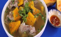 Bữa chiều làm ngay món canh bí đỏ hầm xương, mùa đông ăn cực thích