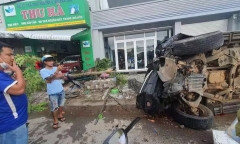Tài xế lái Chevrolet gây tai nạn kinh hoàng: Chủ tiệm trà tử vong, người vợ bị hất xa 12m