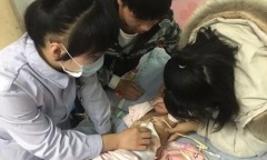 Bé hơn 1 tuổi bị bục dạ dày suýt chết, mẹ hối hận vì cho con ăn món này quá nhiều