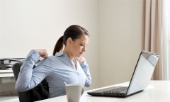 Làm gì để ngăn ngừa lão hóa da khi tiếp xúc với máy tính quá nhiều?