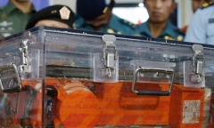 Indonesia vớt được một phi công QZ8501 trong buồng lái