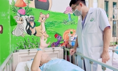 Nguy cơ mù cả 2 mắt do có khối u sọ hầu lớn