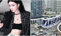 Triệu Lộ Tư xuất hiện nổi bật trên biển quảng cáo lớn, tạo hình giống Jennie (BLACKPINK)