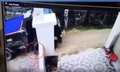 Tai nạn thương tâm: Bố lùi xe tải vô tình cán chết con trai 2 tuổi