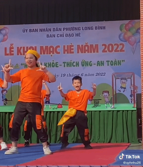 Cậu bé 8 tuổi biểu diễn vũ đạo cực chuyên nghiệp thu hút hơn 1 triệu lượt 