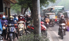 Điều khiển phương tiện đi trên vỉa hè bị phạt bao nhiêu tiền?