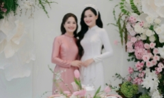 Mẹ cô dâu ở Hải Phòng gây sốt với vẻ đẹp