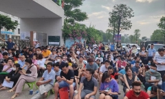 Cha dẫn hai con đi bộ 800 km, đeo balo nặng 5kg để rèn luyện ý chí