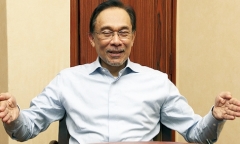 Lãnh đạo đối lập Malaysia bác tin quen biết cơ trưởng MH370