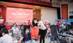 Á hậu Huyền My giản dị đi hiến máu, lan tỏa tinh thần “giãn cách nhưng không xa cách”