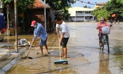 Gần 4.000 người dân Quảng Nam phải sơ tán vì nước lũ dâng cao, nhiều nơi xuất hiện sạt lở đất