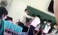 Làm rõ, xử lý nghiêm giáo viên tát học sinh, thả sách vở học sinh xuống đất