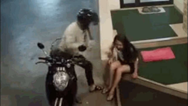 Video: Phẫn nộ cảnh cô gái bị nam thanh niêm túm tóc, đánh đến chảy máu