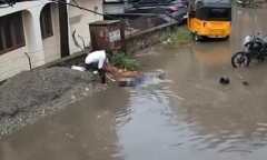 Clip: Người đàn ông liều mình cứu bé trai 9 tuổi bị điện giật trên phố