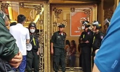 Clip: Cận cảnh quá trình khám xét nhà trùm giang hồ xứ Thanh - Tuấn 
