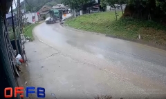 Video: Xe đầu kéo 