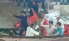 Clip: Vòi rồng khổng lồ bất ngờ xuất hiện ngoài khơi điểm du lịch nổi tiếng