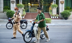 Mượn xe của người thân đi trên đường có bị phạt?