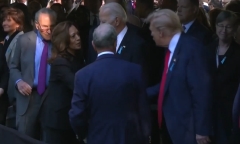 Chạm mặt chỉ vài giờ sau cuộc “so găng nảy lửa”, ông Trump và bà Harris có phản ứng bất ngờ