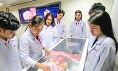 Biến động học phí ngành y: Hàng loạt trường thu trên 60 triệu đồng/năm