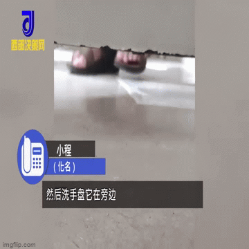 Cô gái phát hiện đôi chân đàn ông trong nhà vệ sinh nữ, sự việc sau đó làm ai nấy sợ hãi  “khóc thét”