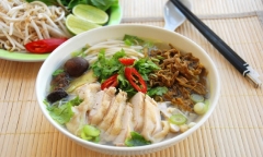 Chiều cuối tuần làm ngay món bún măng gà cực ngon, ăn vài bát vẫn thòm thèm